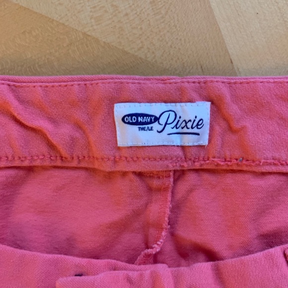 Old Navy Pixie Pant in pink - Picture 2 of 2